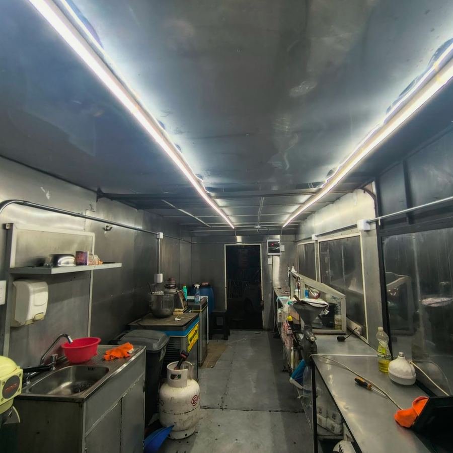 Instalación eléctrica y de gas en carro de comida