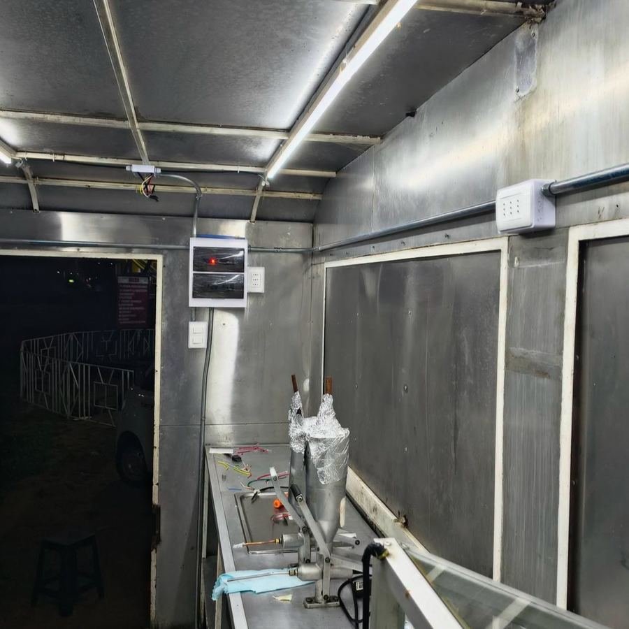 Cableado eléctrico en vehículo de trabajo