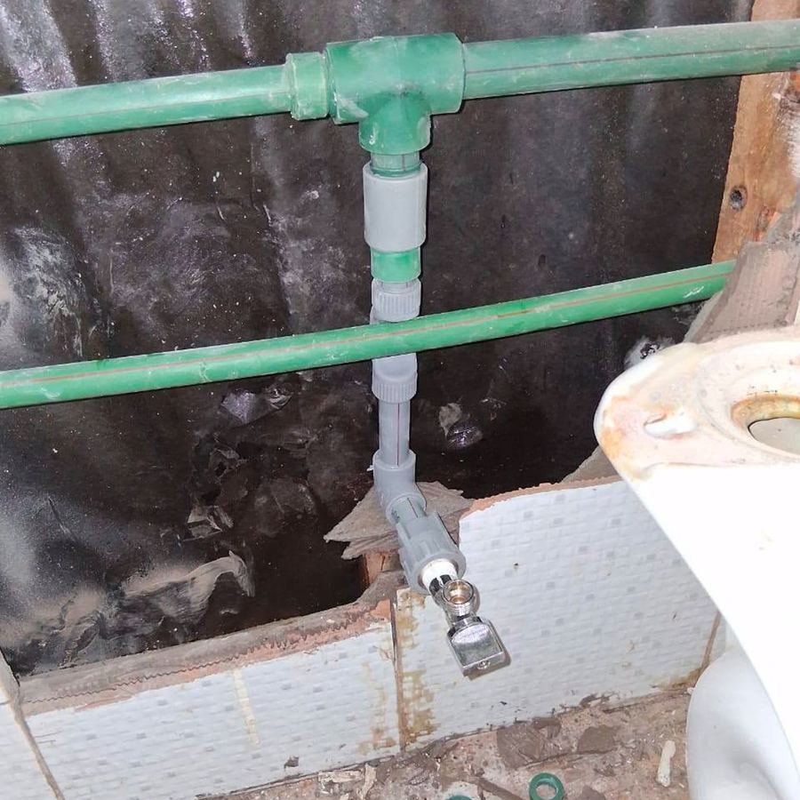 Instalación de gasfitería con cañerías de agua